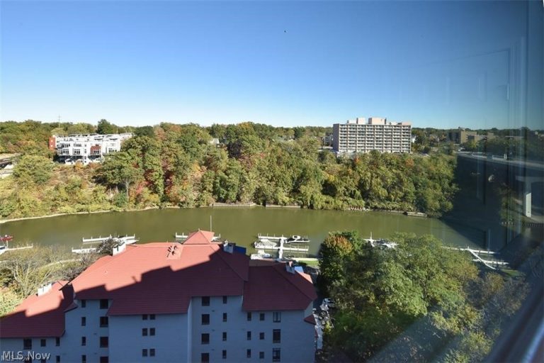 19000 Lake Road #2315, Rocky River, OH - Photo 2
