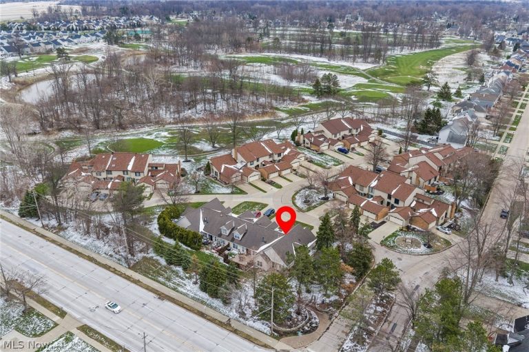 2401 Bunker Lane #A, Willoughby, OH - Photo 2