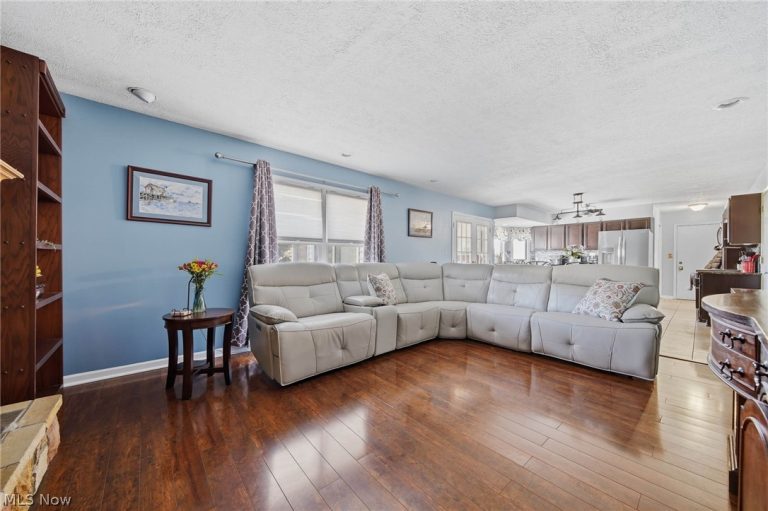 5856 Linder Circle, Canton, OH - Photo 6