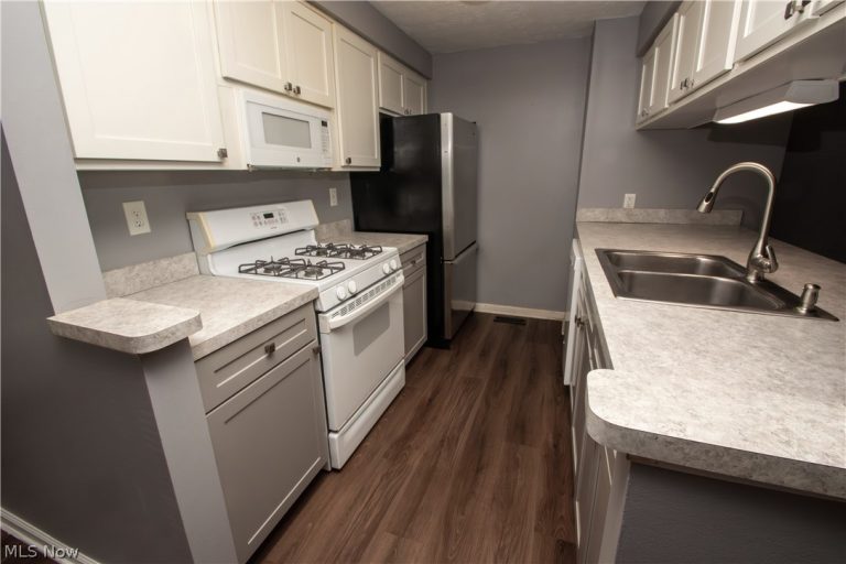 1041 Sunhaven Drive, Medina, OH - Photo 3