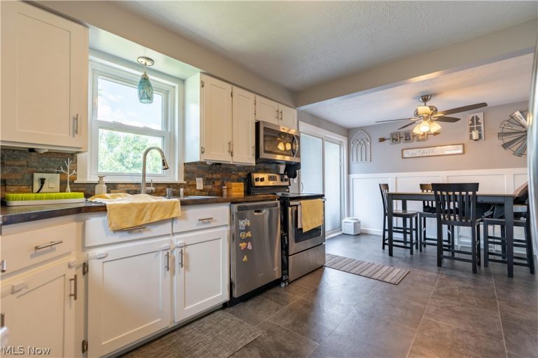 5615 Clover Street, Louisville, OH - Photo 4