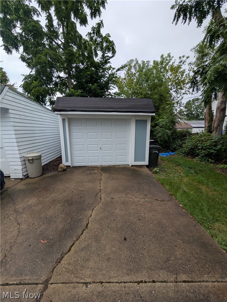 807 Woodland Avenue, Elyria, OH - Photo 3