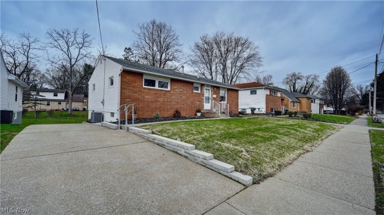 1133 Clearmount Avenue, North Canton, OH - Photo 3