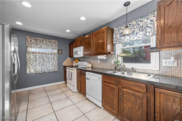 6017 Hodgman Drive, Parma Heights, OH - Photo 3