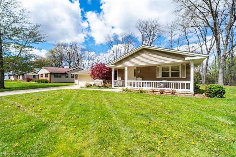 122 Garwood Drive, Canfield, OH - Photo 2