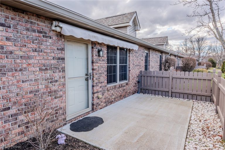 2904 Shakespeare Lane, Avon, OH - Photo 4