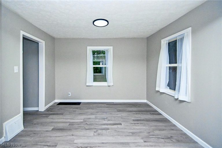 542 Montgomery Street, Akron, OH - Photo 6