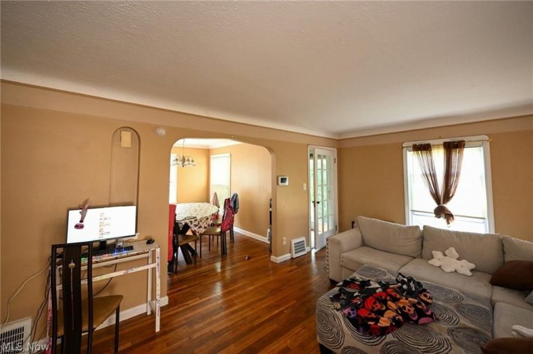 4541 174th Street, Cleveland, OH - Photo 3