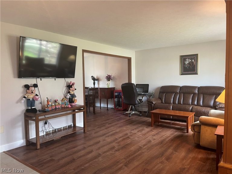 13330 Partridge Drive, Valley View, OH - Photo 3