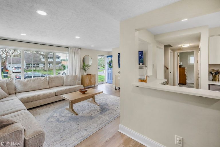 3071 Scott Street, Cuyahoga Falls, OH - Photo 4