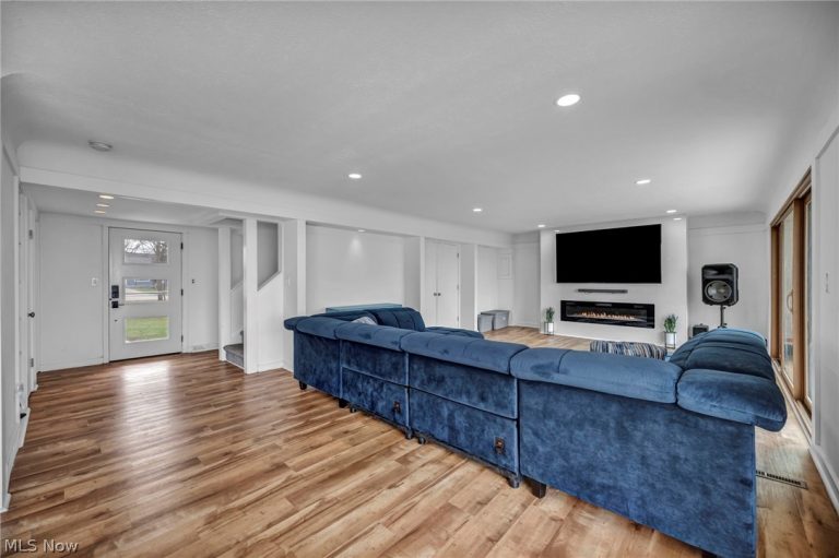 32321 Lake Shore Boulevard, Willowick, OH - Photo 8