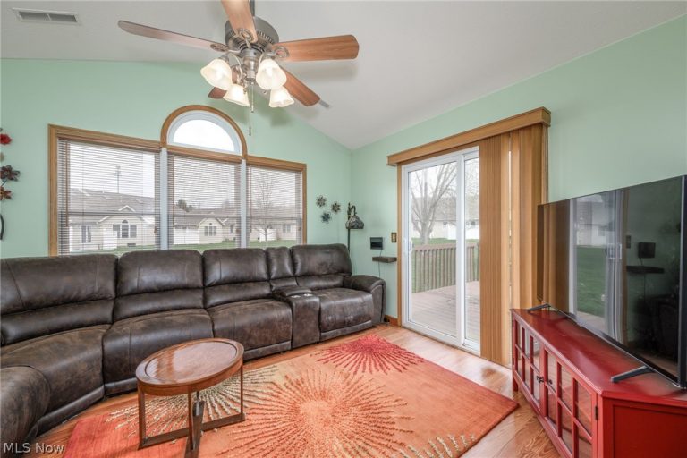 1432 Waters Edge Drive, Akron, OH - Photo 8