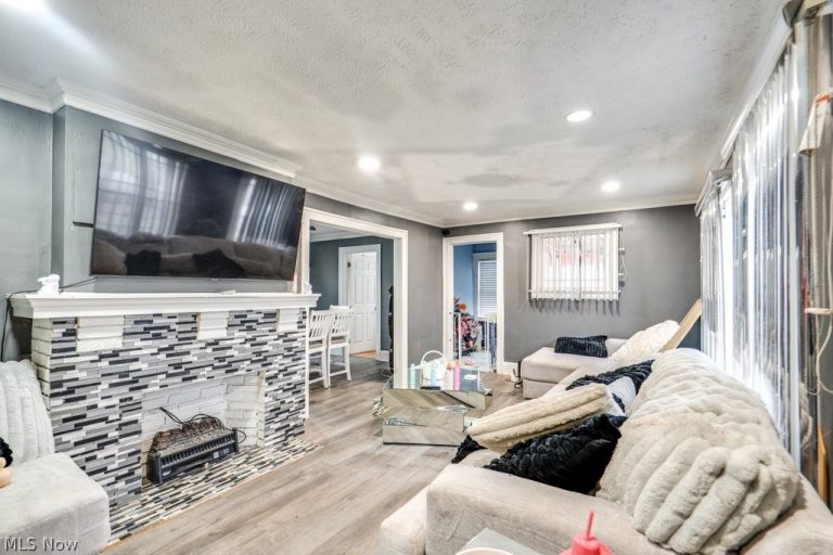 3130 Overlook Road, Cleveland Heights, OH - Photo 2