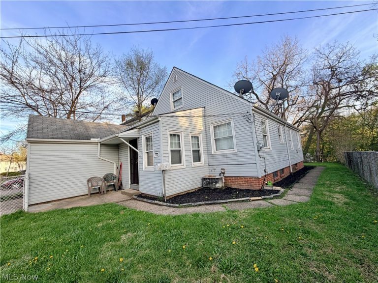 10506 Park Heights Road, Cleveland, OH - Photo 3