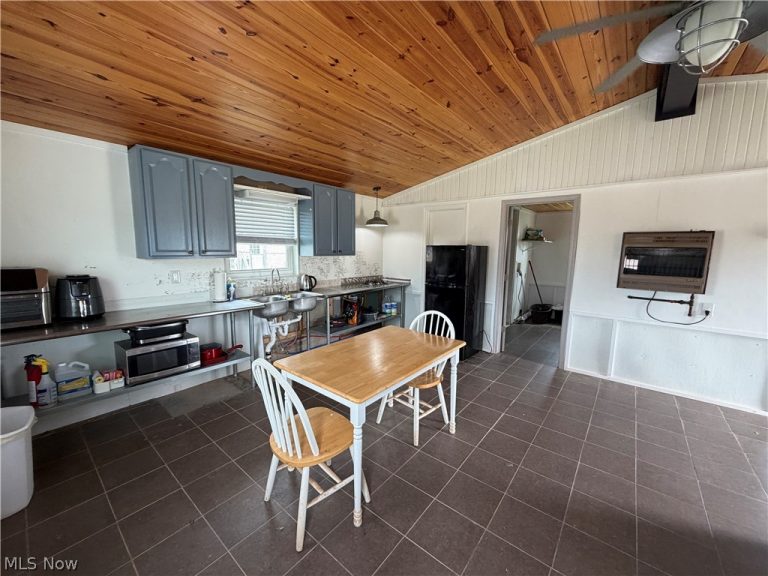 760 Happy Valley Road, Parkersburg, WV - Photo 3