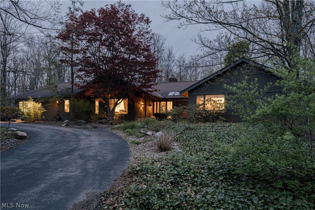 8 Louis Drive, Pepper Pike, OH