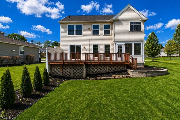 104 Woodbridge Crossing, Chardon, OH - Photo 2