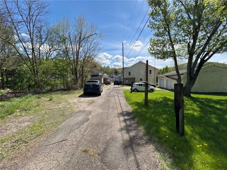 119 Belle Alley, Uhrichsville, OH - Photo 6