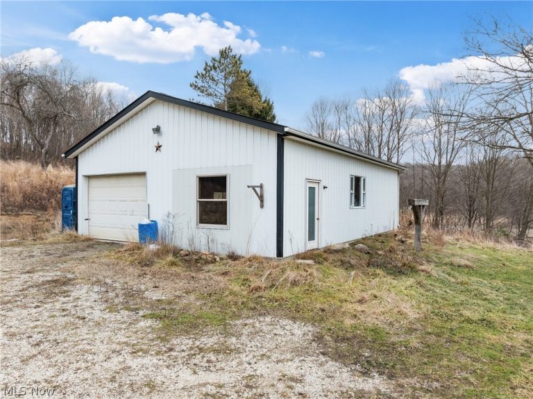 10801 Mardis Road, Kensington, OH - Photo 2