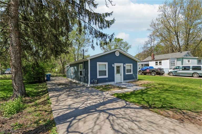 1424 5th Street, Lakemore, OH - Photo 3