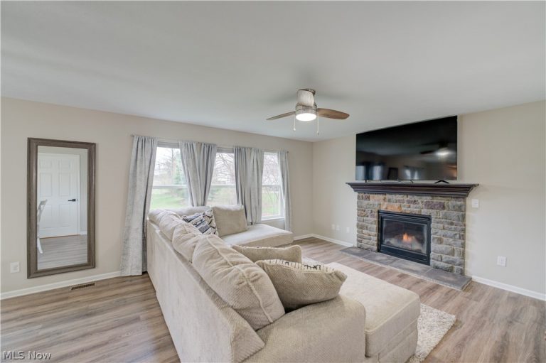 3523 Magnolia Drive, Lorain, OH - Photo 8