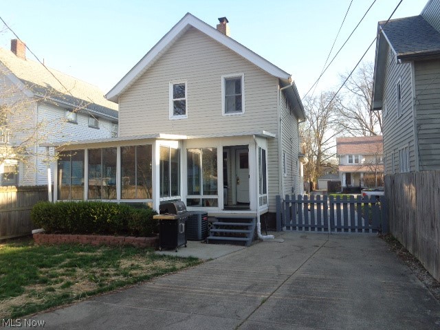 17451 Woodford Avenue, Lakewood, OH - Photo 4