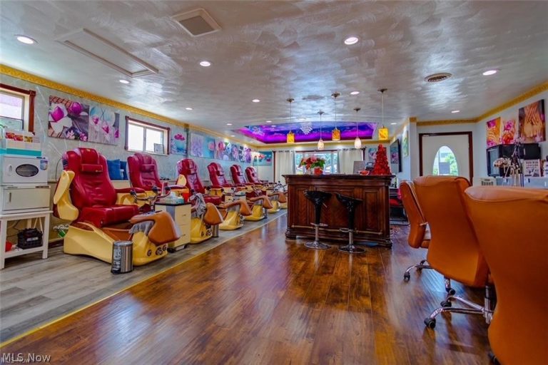 1028 Main Street, Follansbee, WV - Photo 3