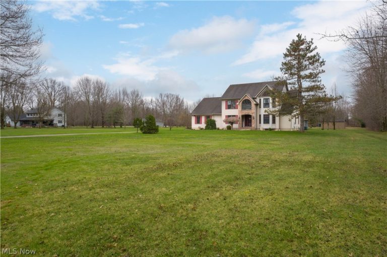 44565 Stang Road, Elyria, OH - Photo 2