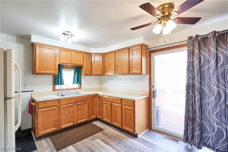 13203 Woodward Boulevard, Garfield Heights, OH - Photo 3
