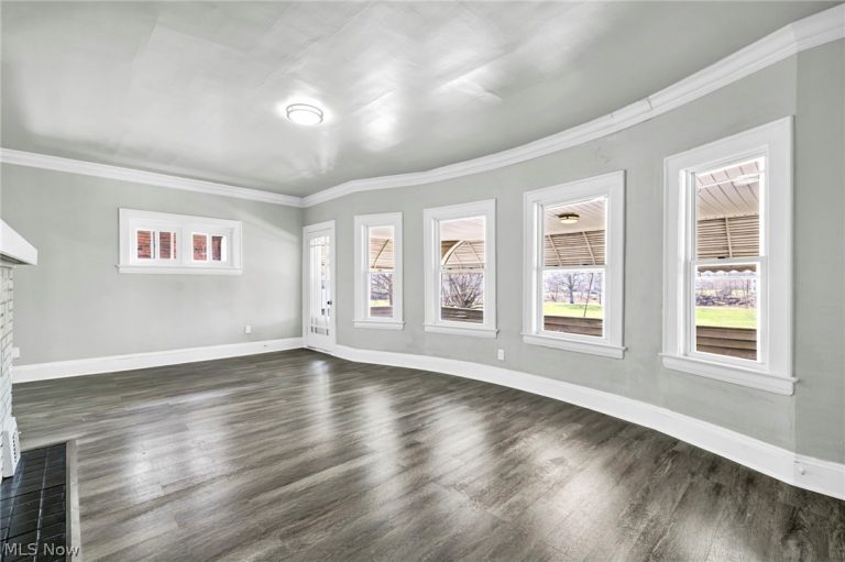 929 Thornhill Drive, Cleveland, OH - Photo 5