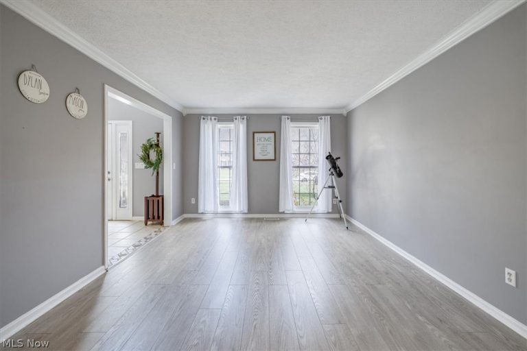 5476 Jacqueline Lane, North Olmsted, OH - Photo 5