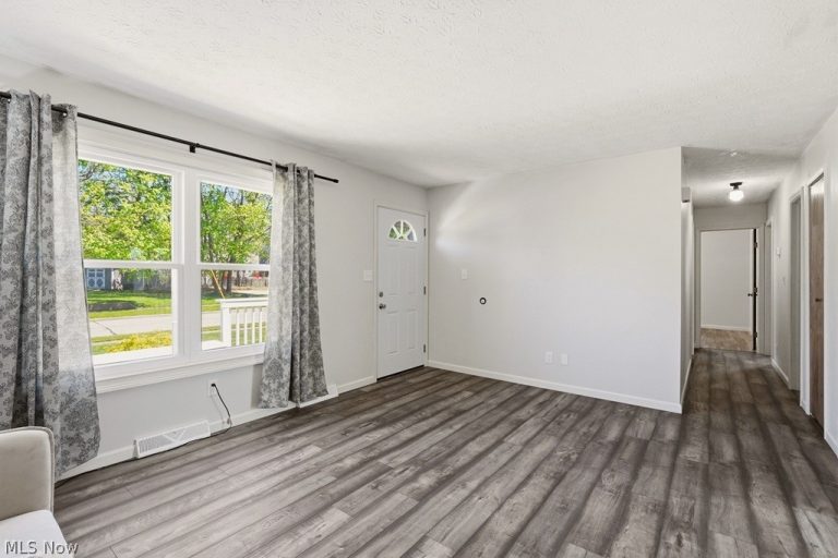 1762 Underwood Street, Cuyahoga Falls, OH - Photo 2