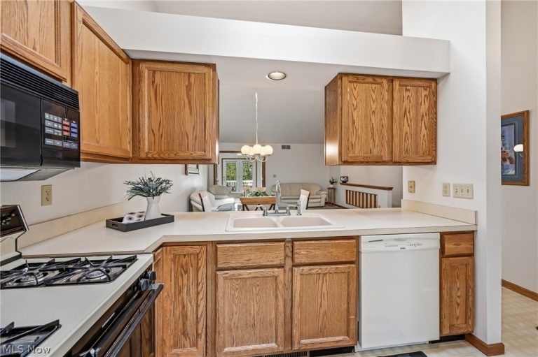 127 Greenfield Oval, Warren, OH - Photo 5