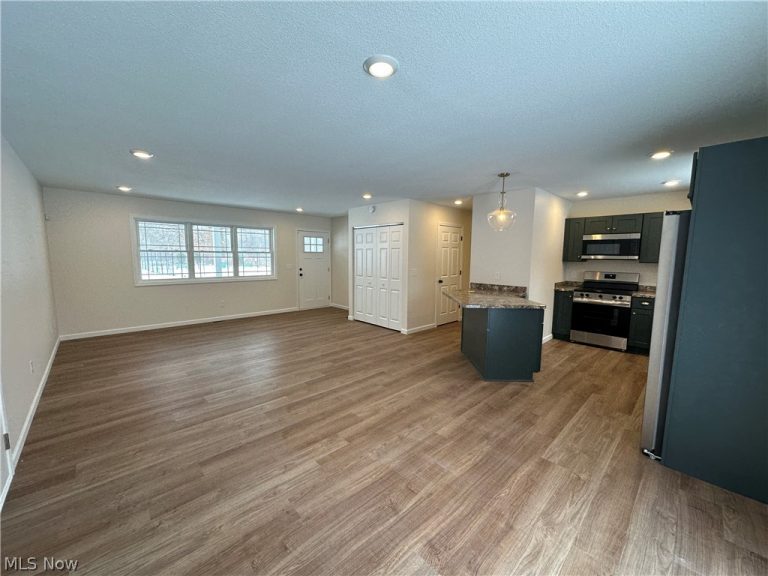 24 Maranatha Drive, Youngstown, OH - Photo 5