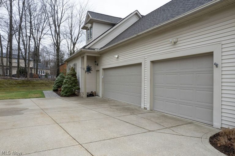 388 Saint Andrews Drive, Highland Heights, OH - Photo 3