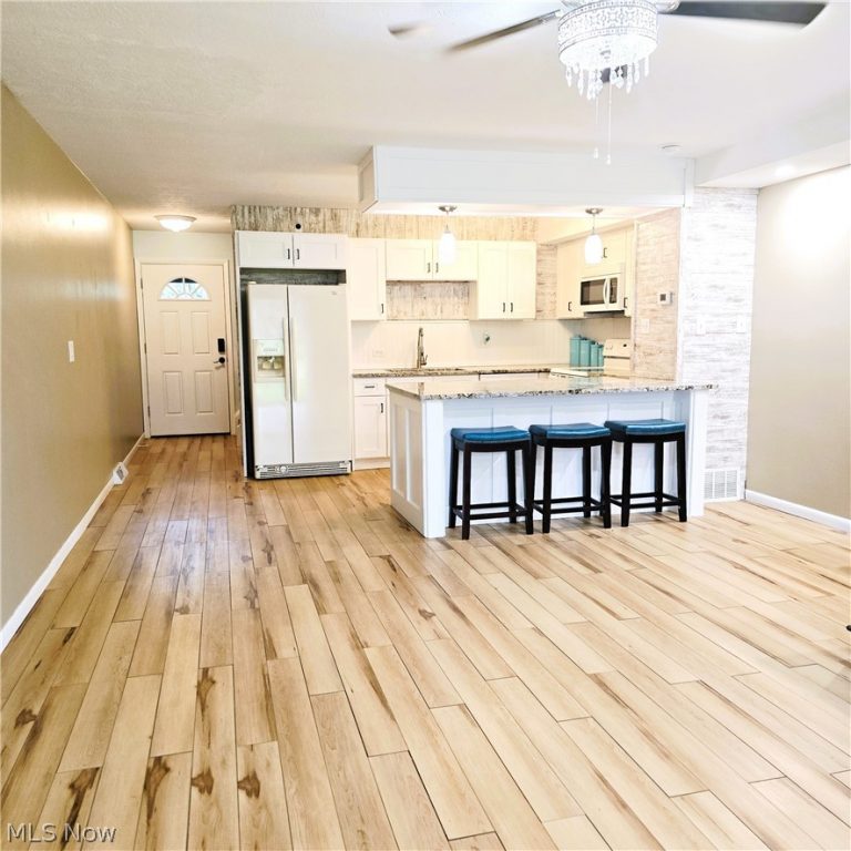 67 Landings Way, Avon Lake, OH - Photo 3