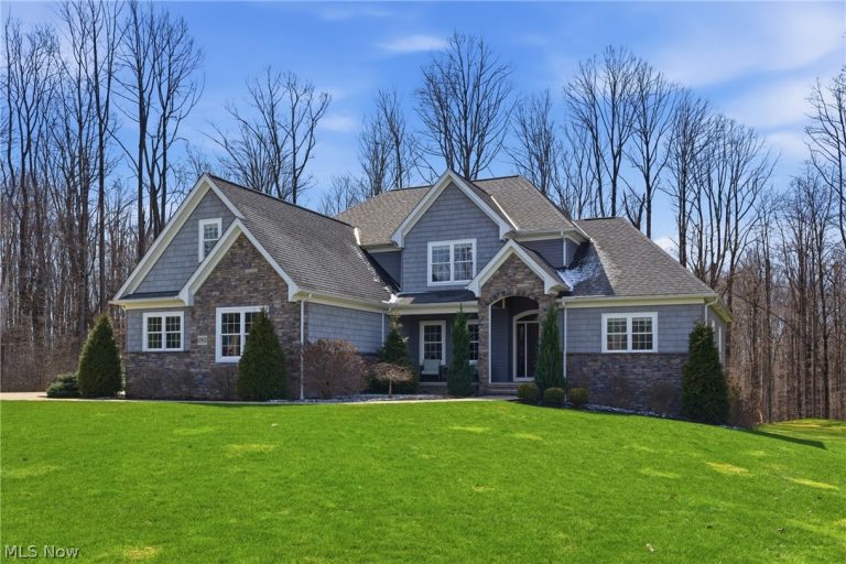 10900 Angela Drive, Kirtland, OH - Photo 2