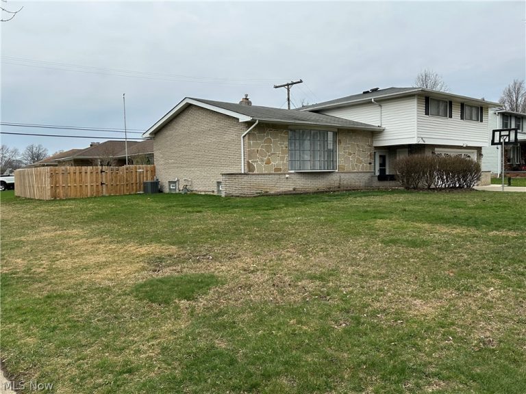 6506 Fairweather Drive, Cleveland, OH - Photo 2