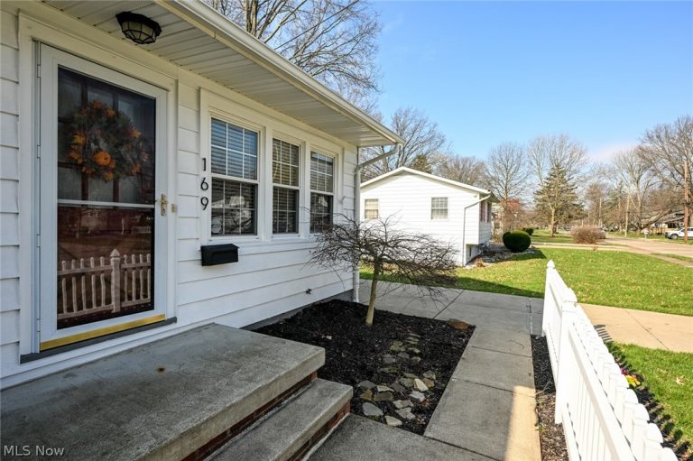 169 Kempton Drive, Berea, OH - Photo 2