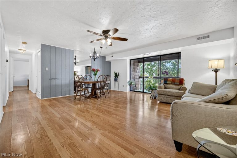 9751 Sunrise Boulevard #M10, North Royalton, OH - Photo 3