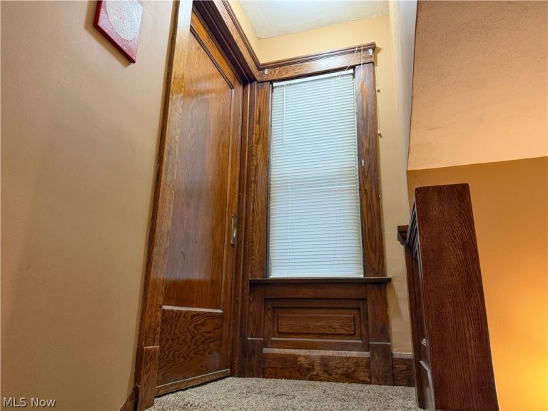 355 Kenyon Avenue, Elyria, OH - Photo 5