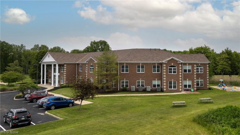 387 Golfview Lane, Highland Heights, OH - Photo 4