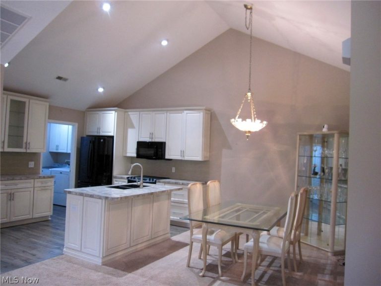 584 Crossings Circle, Tallmadge, OH - Photo 8