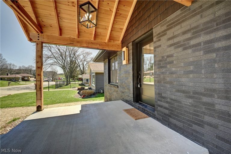 212 High Street, Dover, OH - Photo 4