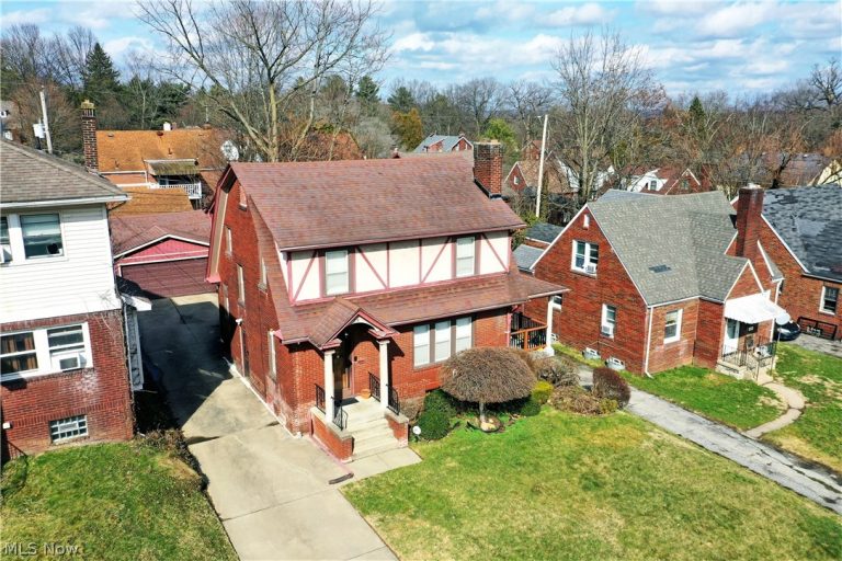 218 Upland Avenue, Youngstown, OH - Photo 2