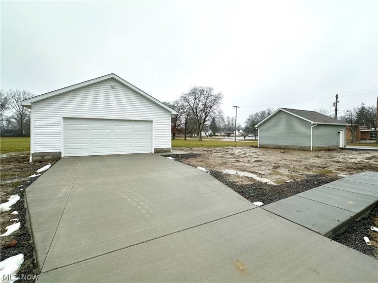 1587 Drexel Avenue, Warren, OH - Photo 2