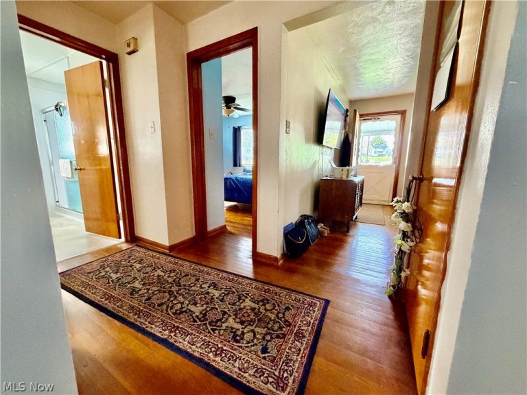 3922 Hanlin Way, Weirton, WV - Photo 5