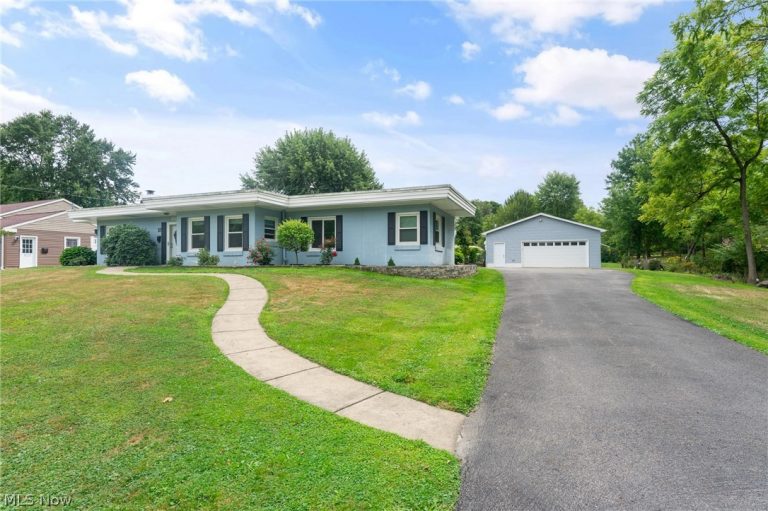 57 Belle Vista Avenue, Hubbard, OH - Photo 2
