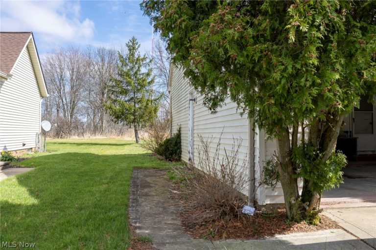 7571 Pleasant Run Drive, Seven Hills, OH - Photo 6