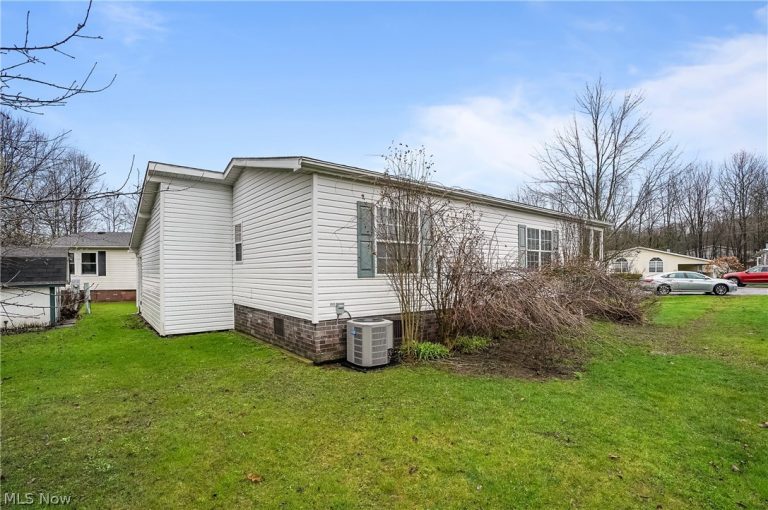 228 Troy Oaks Drive, Hiram, OH - Photo 6